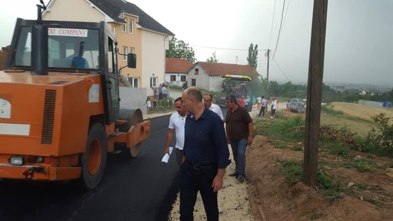 Asfaltira se put u naselju Prushaj investicija Opštine Kačanik