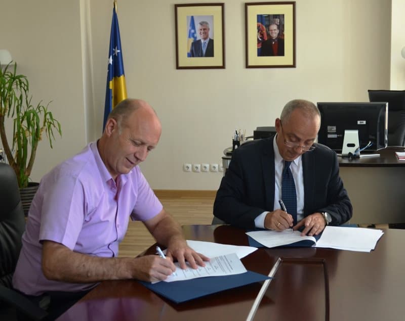 Predsednik Ilazi I Ministar Zharku potpisali sporazum 1 milion I 27 hiljada evra za investicije u putnoj  infrastrukturi