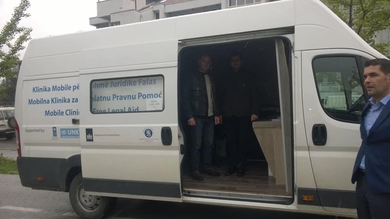 Mobilna Klinika za pravnu bezplatnu pomoć postavljena je u dvorište Opštine Kačanik