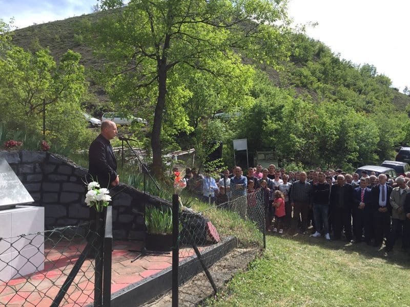 Na 17 godišnjici pogibija podsečaju se pali boric Feriz I Xhevdet Guri.