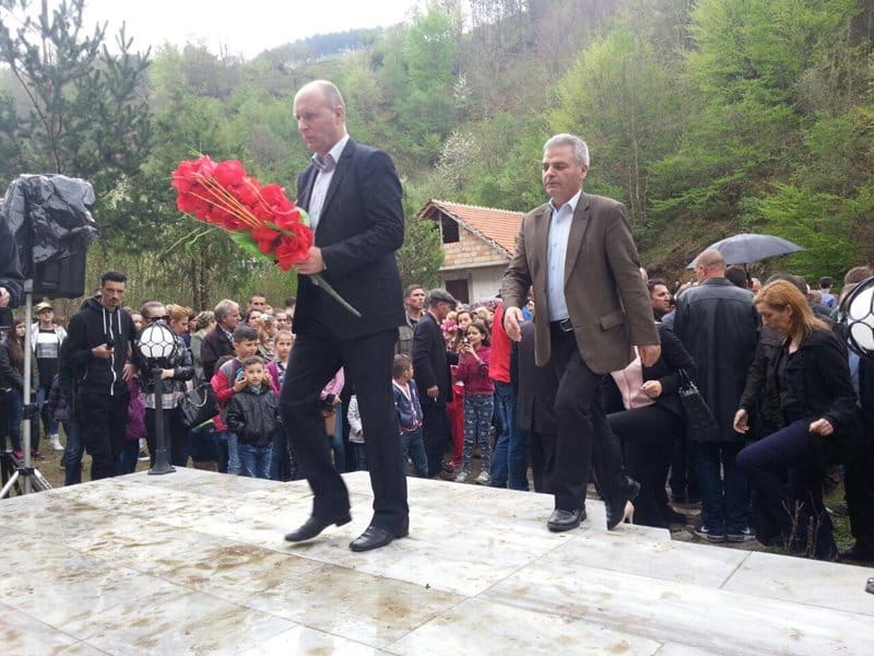 Prisečaju se 28 palih boraca I 24 martira palih  9 aprila 1999